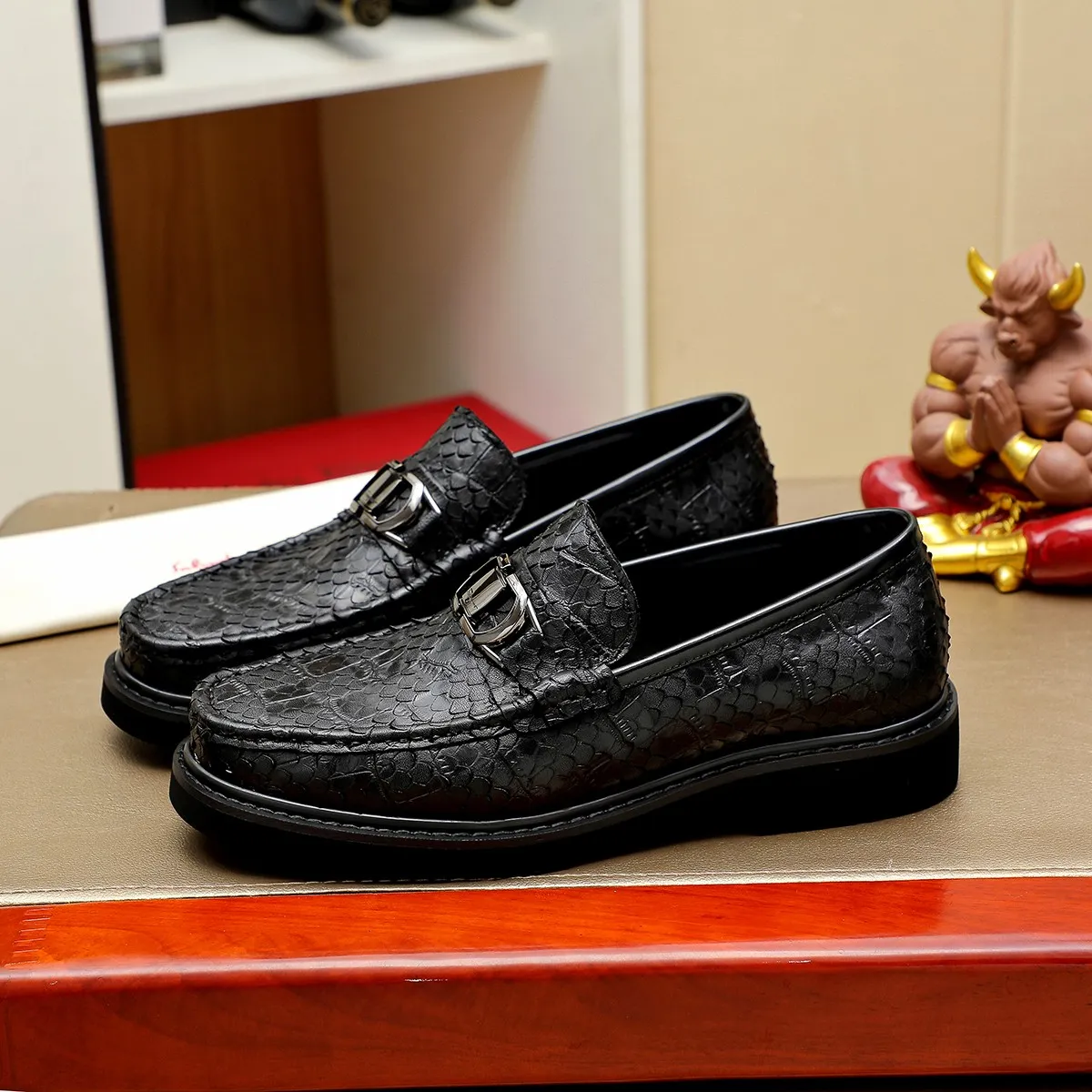 Men's shoes 💰500 Ferragamo [Ferragamo] top imported suit men's shoes 💯Original copy of the official website, product materials: selected imported embossed calfskin + luxury hardware buckle accessories ~ imported water-dyed cow 🐂 leather lining. Strong three-dimensional visual effect, original combination outsole, multiple colors available😘 Size: 38-44 (.45.46. Customized)